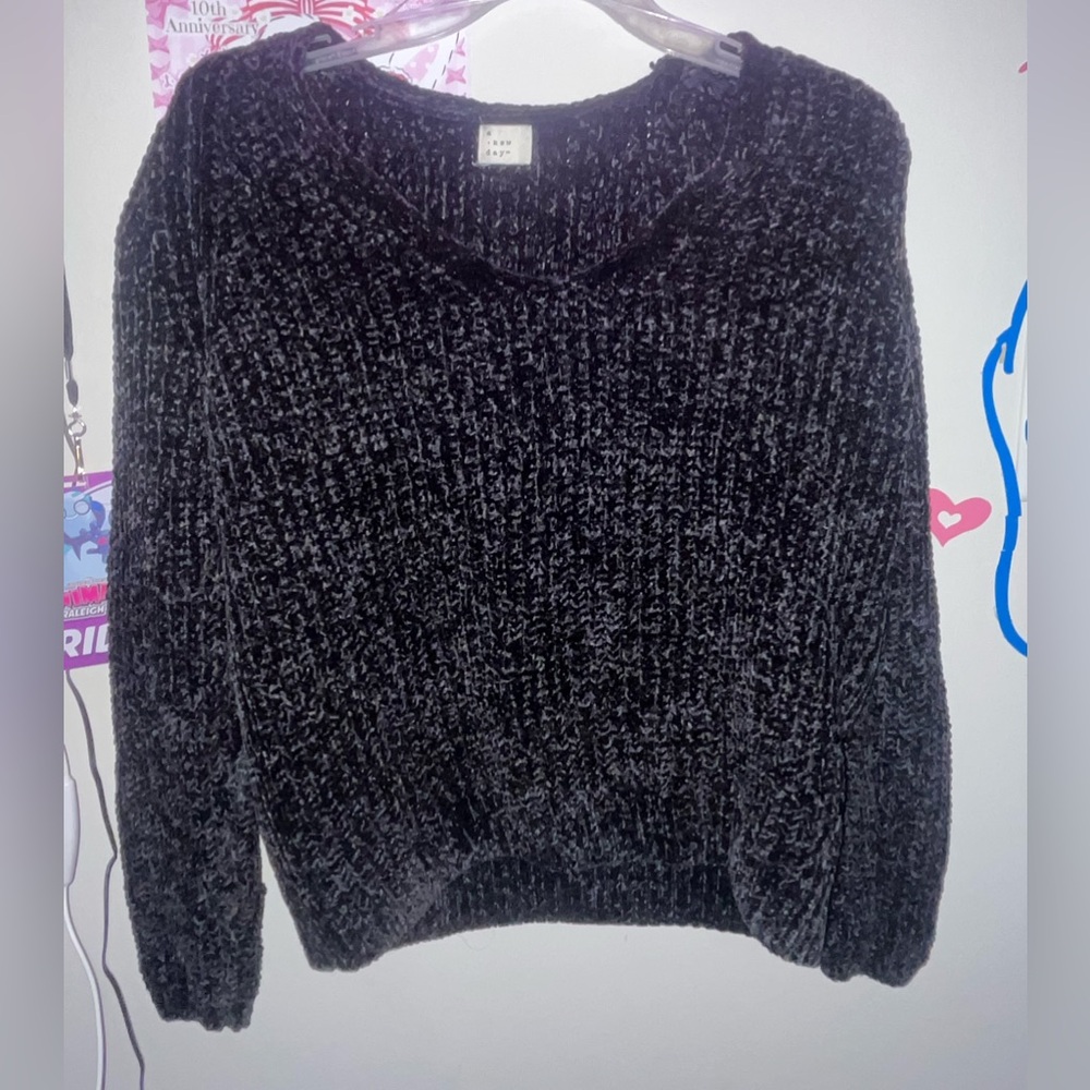 Chenille black sweater/long-sleeve shirt